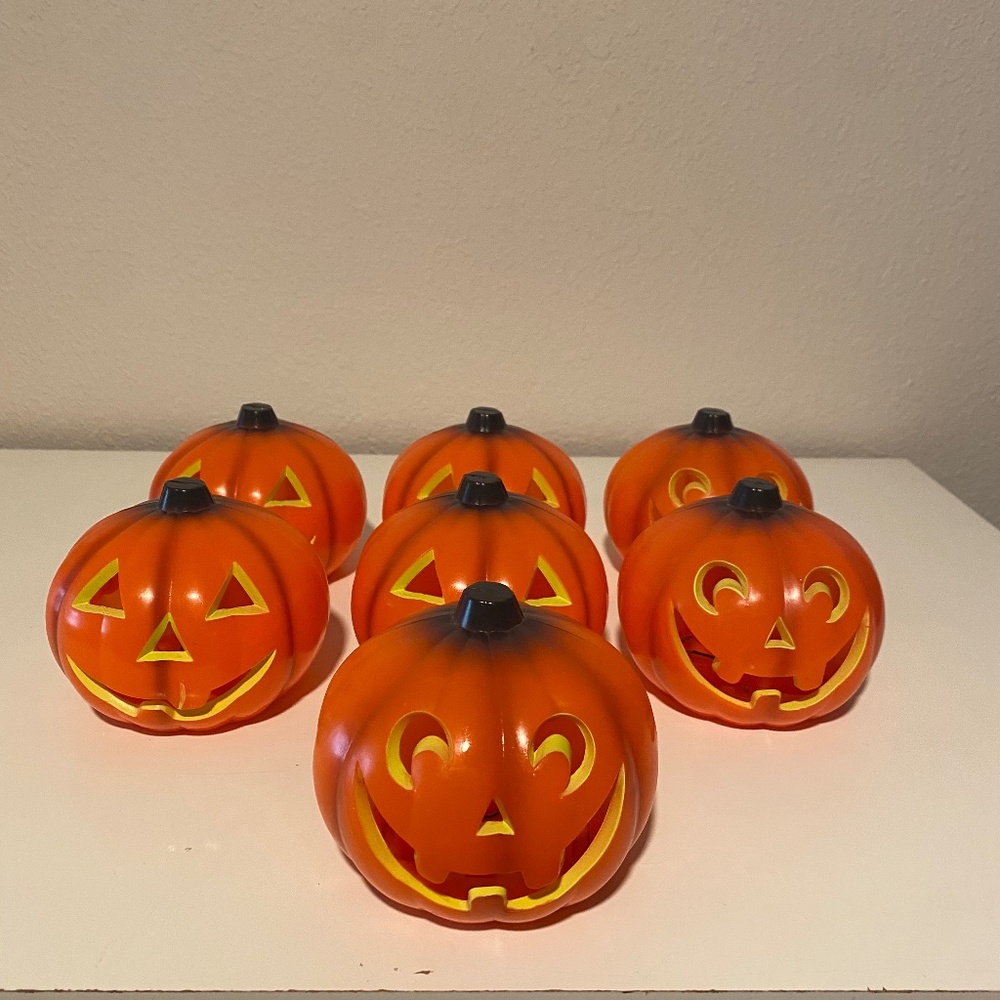 🎃 Mini Light-Up Jack-O-Lantern Pumpkins (set of 7)🎃